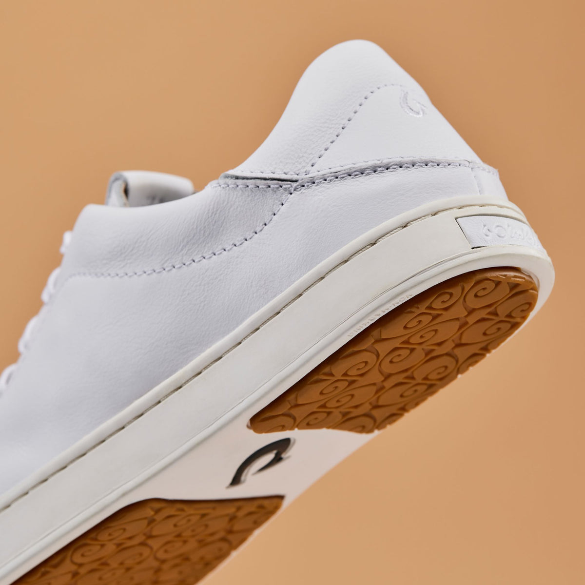 OluKai Pehuea Lī ‘Ili Women's Leather Sneakers - White