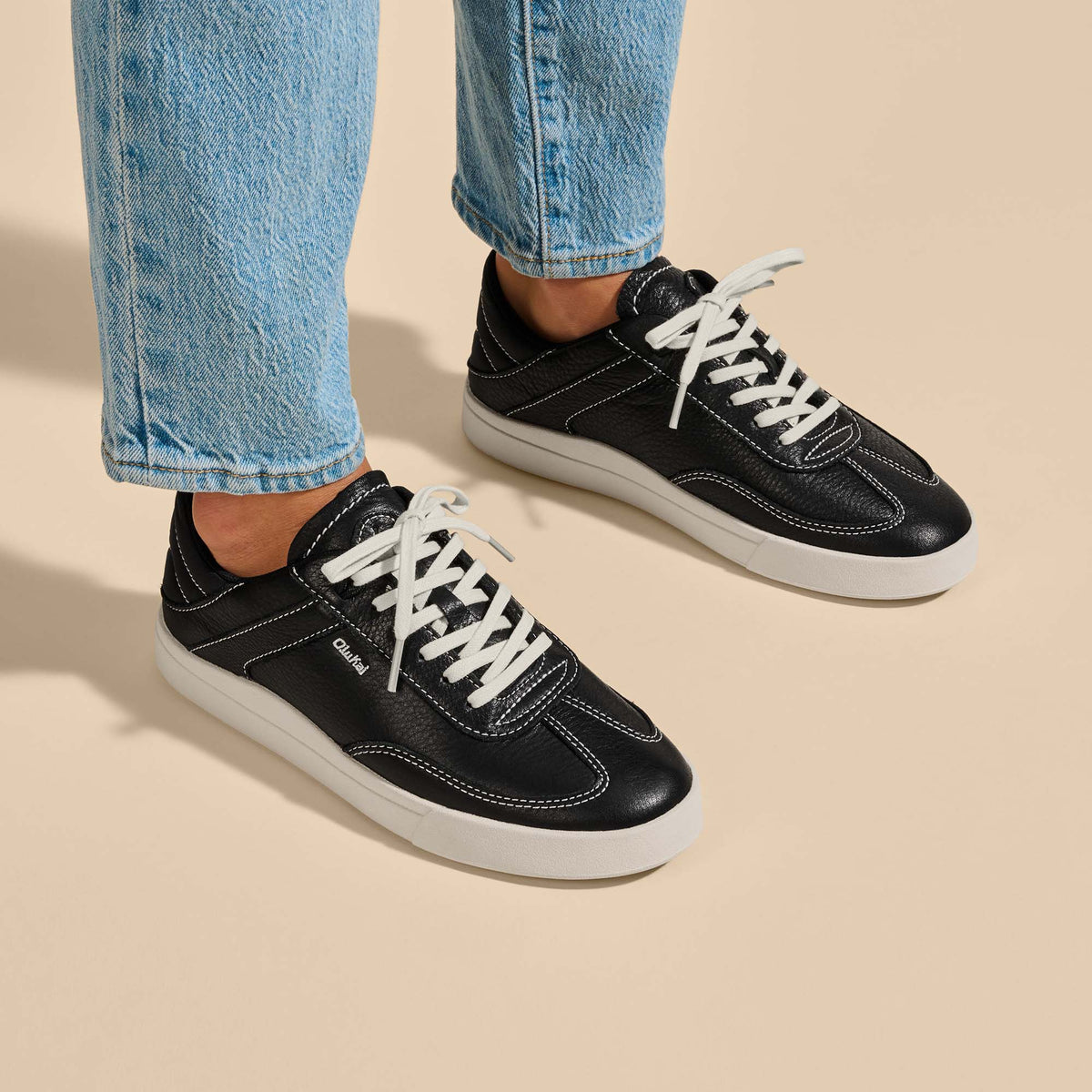 OluKai Hā‘upu Women’s Leather Sneakers - Onyx