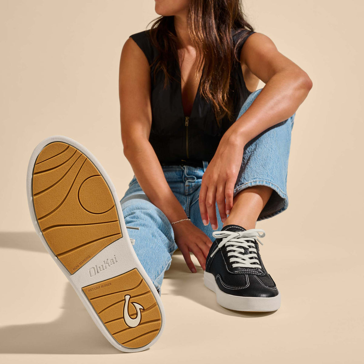 OluKai Hā‘upu Women’s Leather Sneakers - Onyx