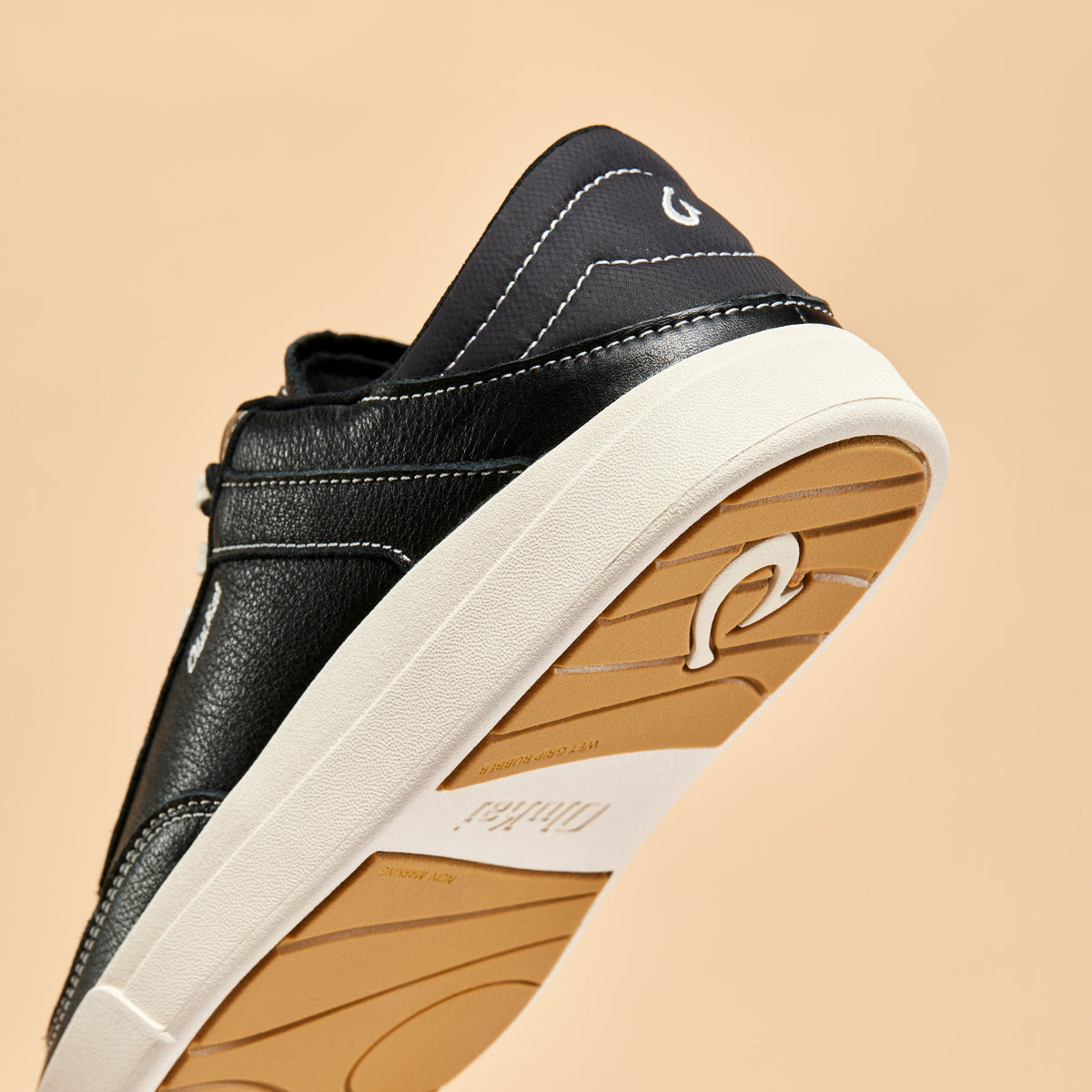 OluKai Hā‘upu Women’s Leather Sneakers - Onyx