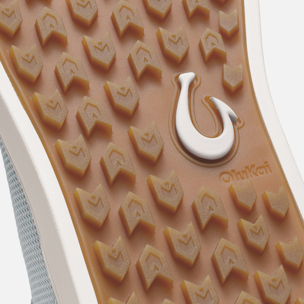 OluKai Kiahuna - Cloud Grey / Tan