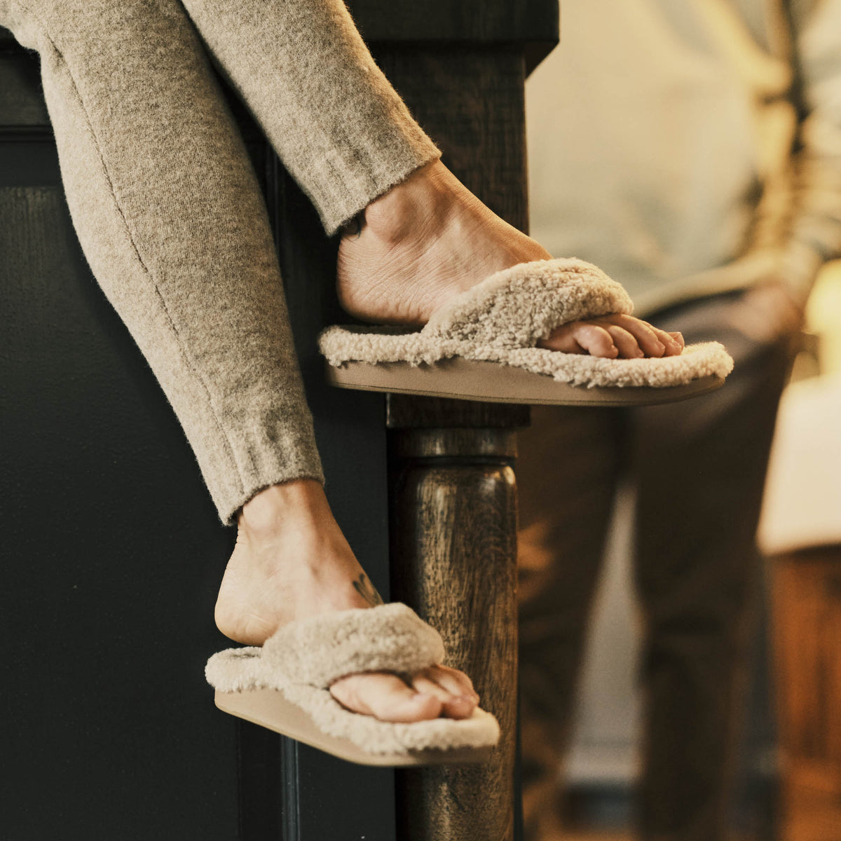 OluKai Kīpe'a Heu Women‘s Flip Flop Slippers - Tan