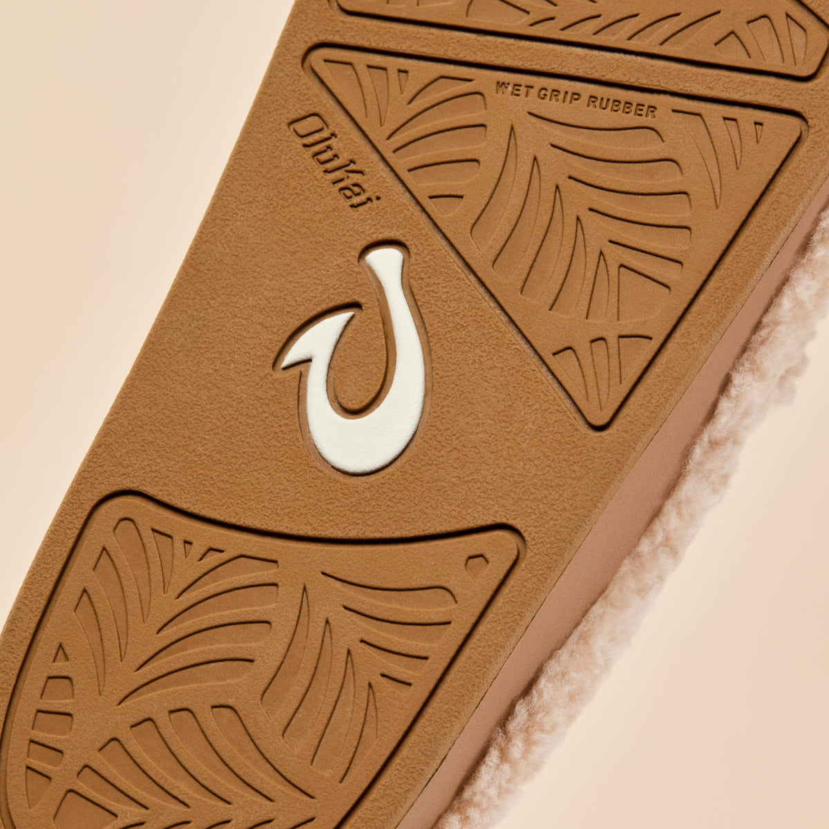 OluKai Kīpe'a Heu Women‘s Flip Flop Slippers - Tan