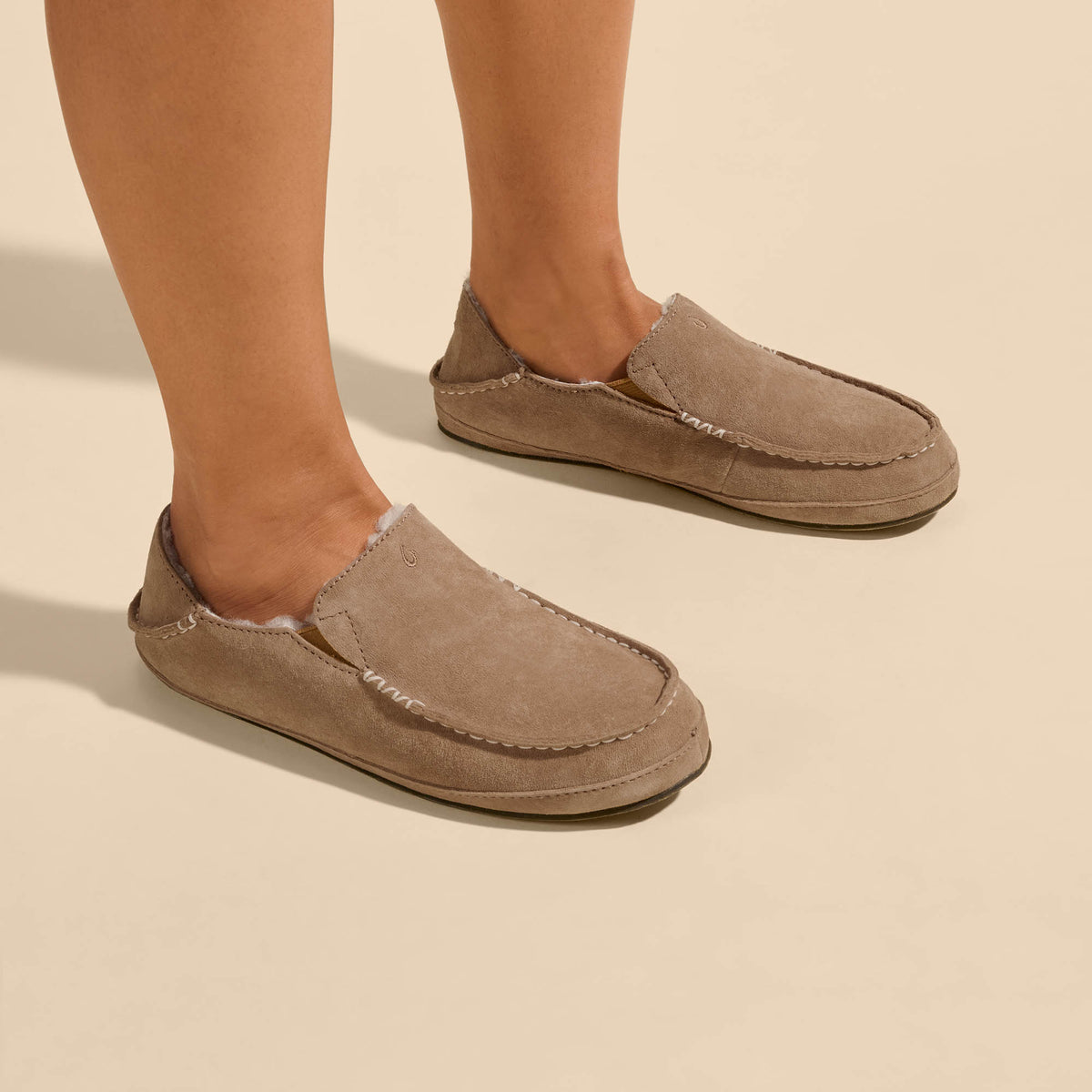 OluKai Nohea Women's Leather Slippers - Tan