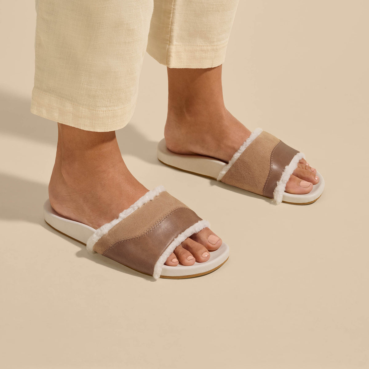 OluKai Hō‘ala Slide Women’s Slide Slipper Sandals - Tan / Puka