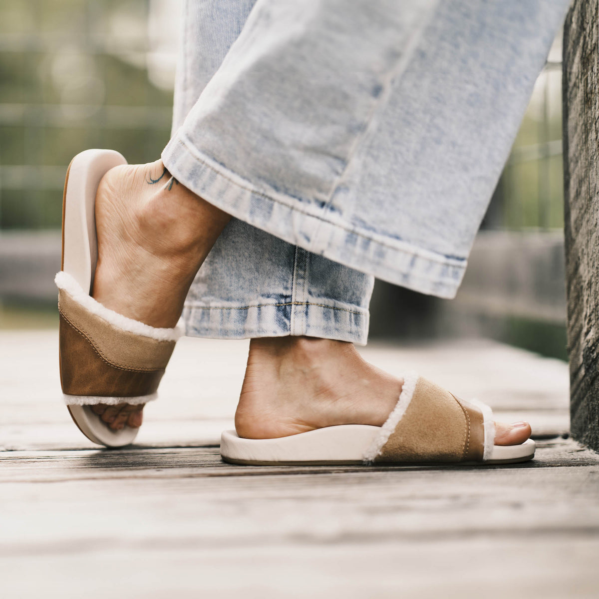 OluKai Hō‘ala Slide Women’s Slide Slipper Sandals - Tan / Puka