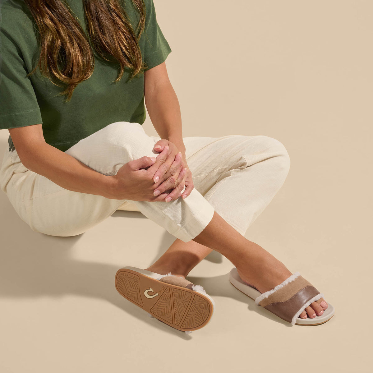 OluKai Hō‘ala Slide Women’s Slide Slipper Sandals - Tan / Puka