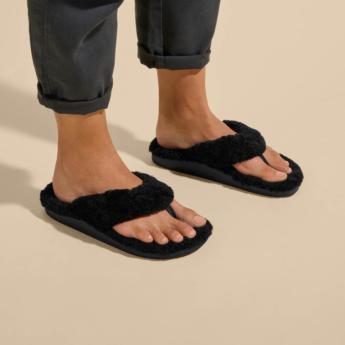 OluKai Kīpe'a Heu Women‘s Flip Flop Slippers - Black