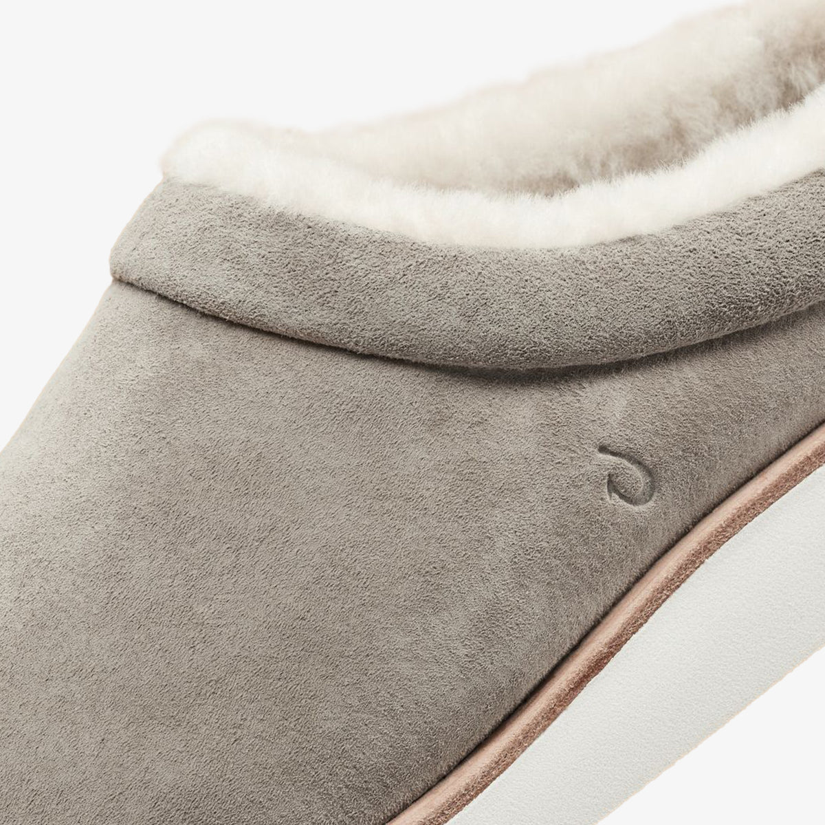 OluKai Mani-Taupe Grey / Golden Sand