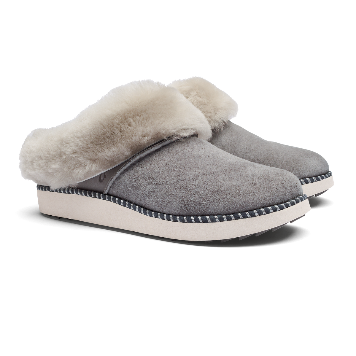 OluKai Ku‘i Women’s Fuzzy Slip-On Slippers - Fog