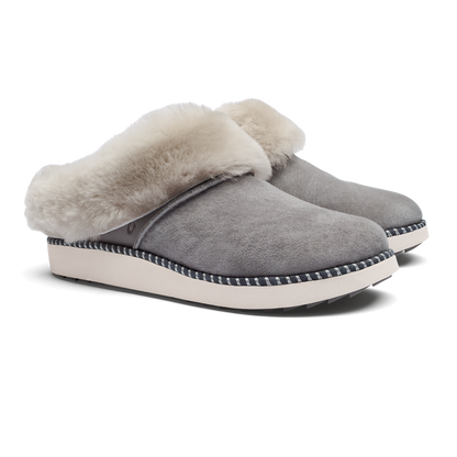 OluKai Ku‘i Women’s Fuzzy Slip-On Slippers - Fog