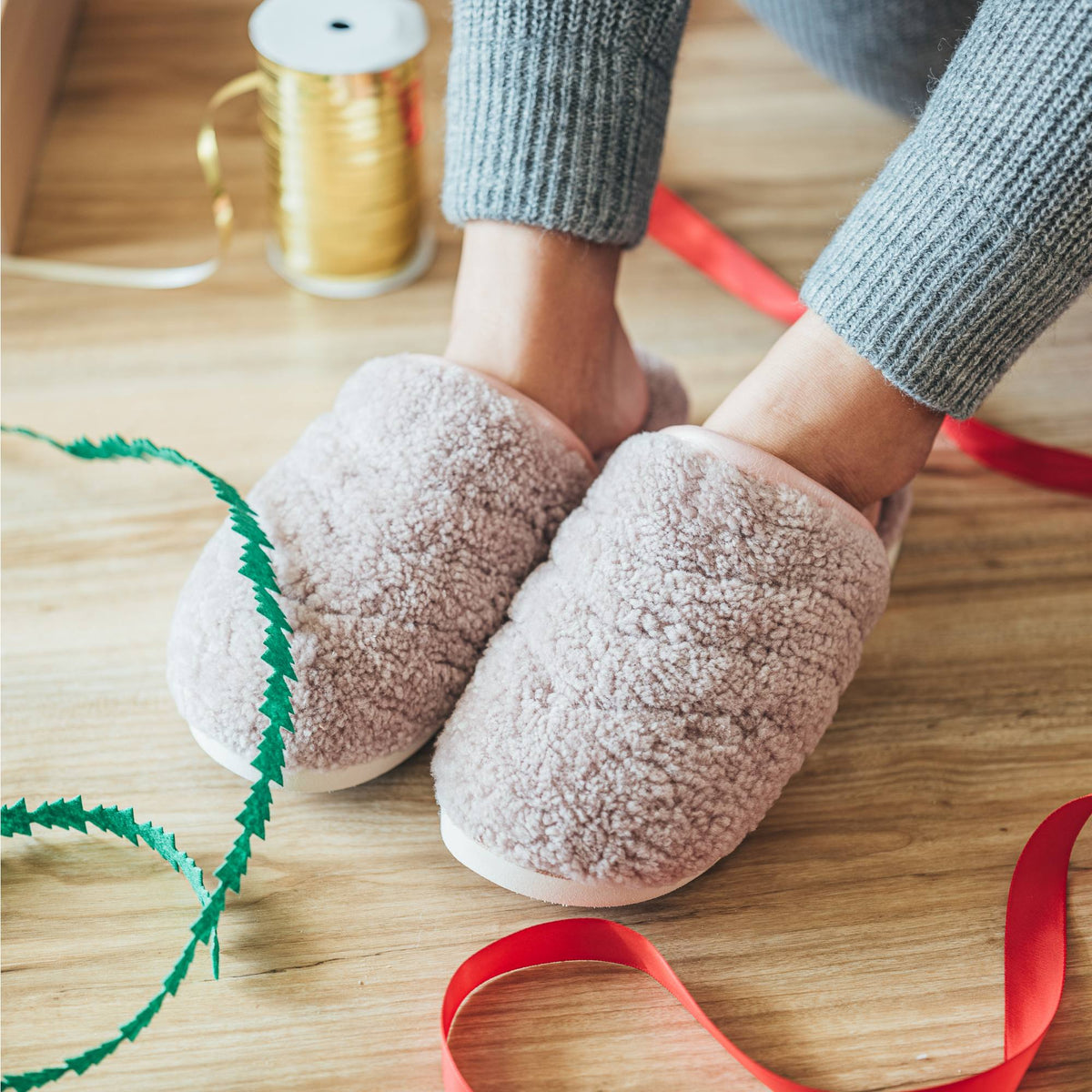 OluKai Pūpū Mua Women’s Shearling Mule Slipper - Pink Sea Salt