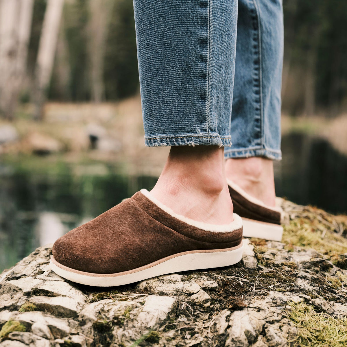 OluKai Mani - Dark Oak / Golden Sand