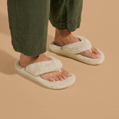 OluKai Kīpe'a Heu Women‘s Flip Flop Slippers - Tapa