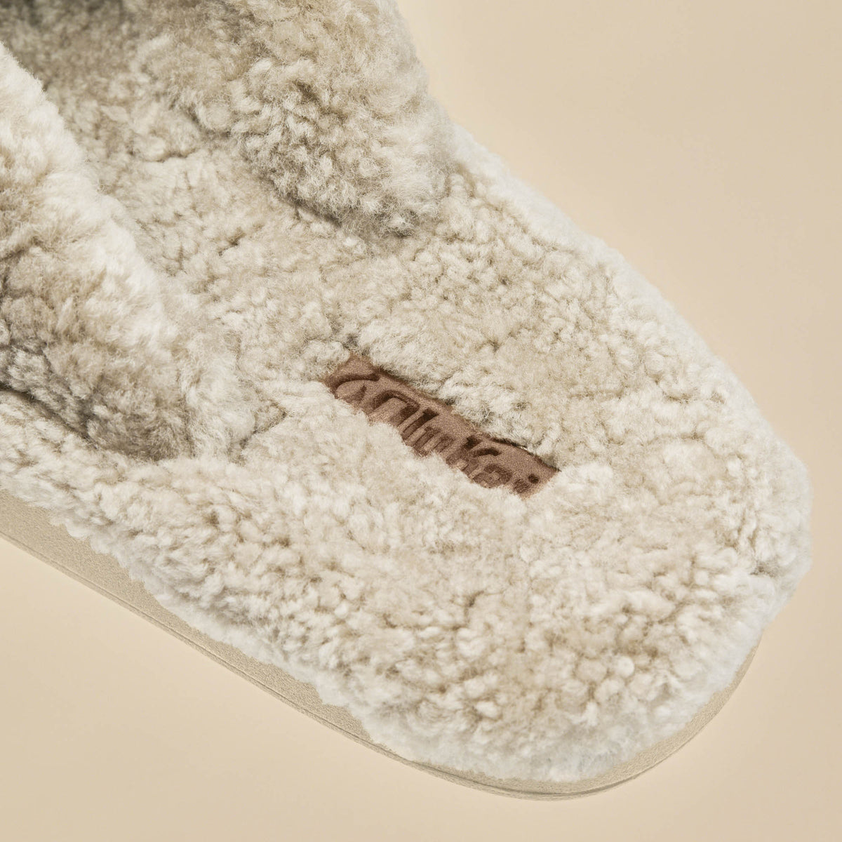 OluKai Kīpe'a Heu Women‘s Flip Flop Slippers - Tapa