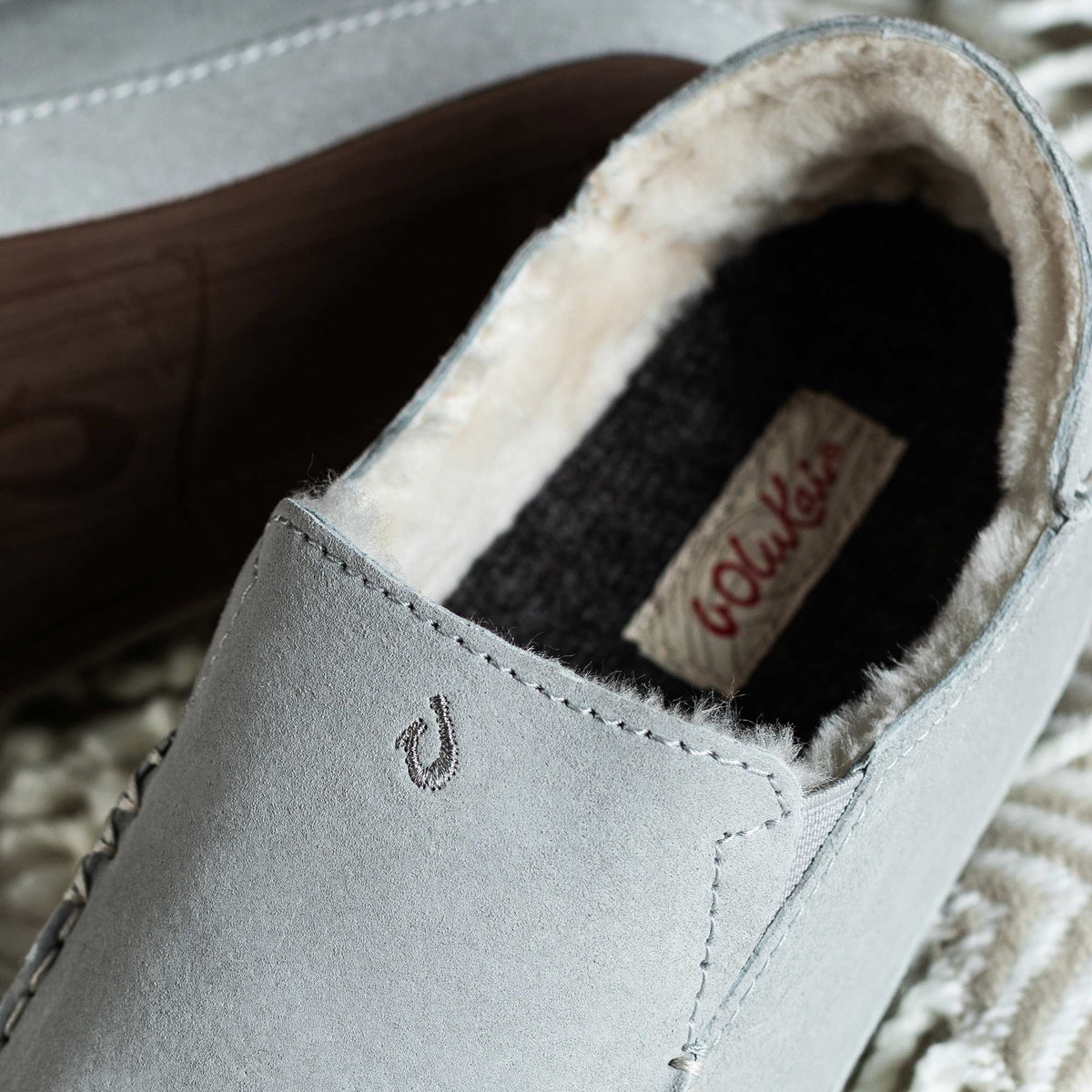 OluKai Nohea Women's Leather Slippers - Pale Grey