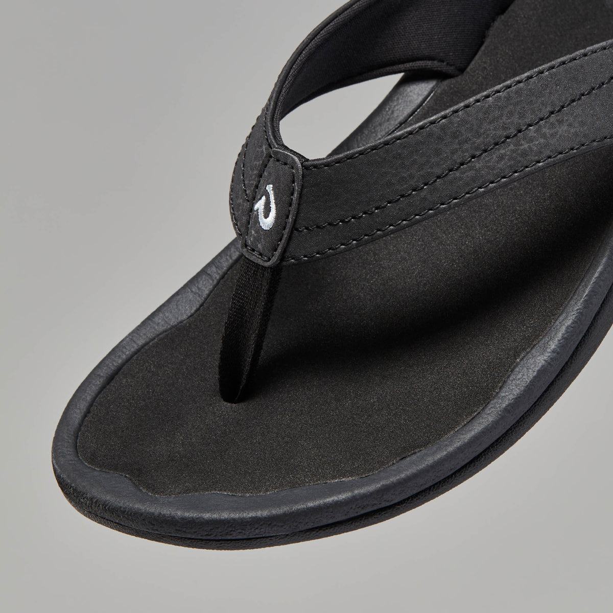 OluKai ‘Ohana Women's Best Selling Beach Sandals - Black