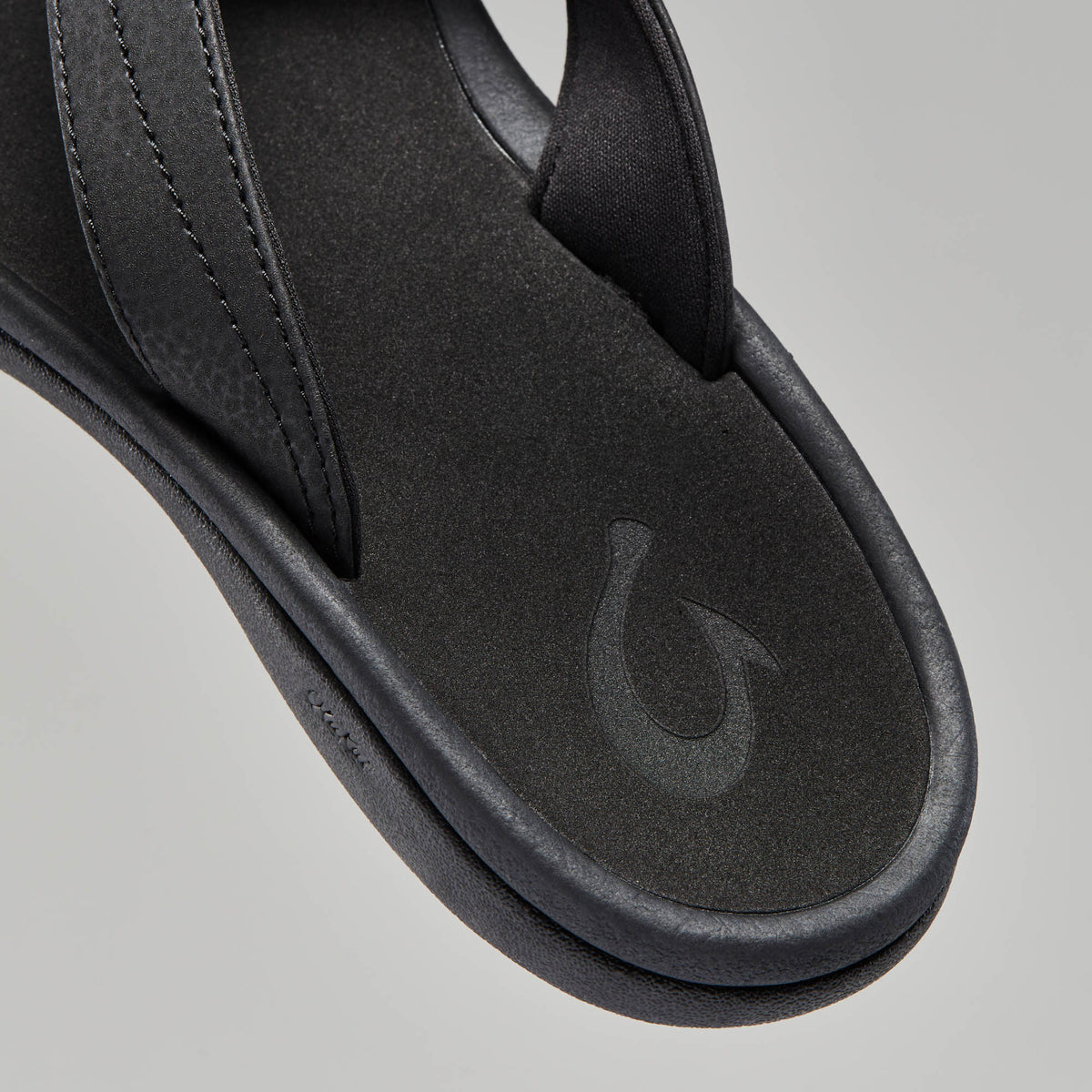 OluKai ‘Ohana Women's Best Selling Beach Sandals - Black