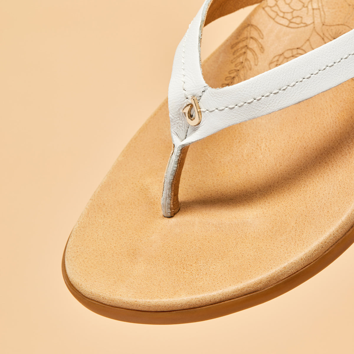 OluKai Honu Women’s Leather Sandals - Bright White / Golden Sand