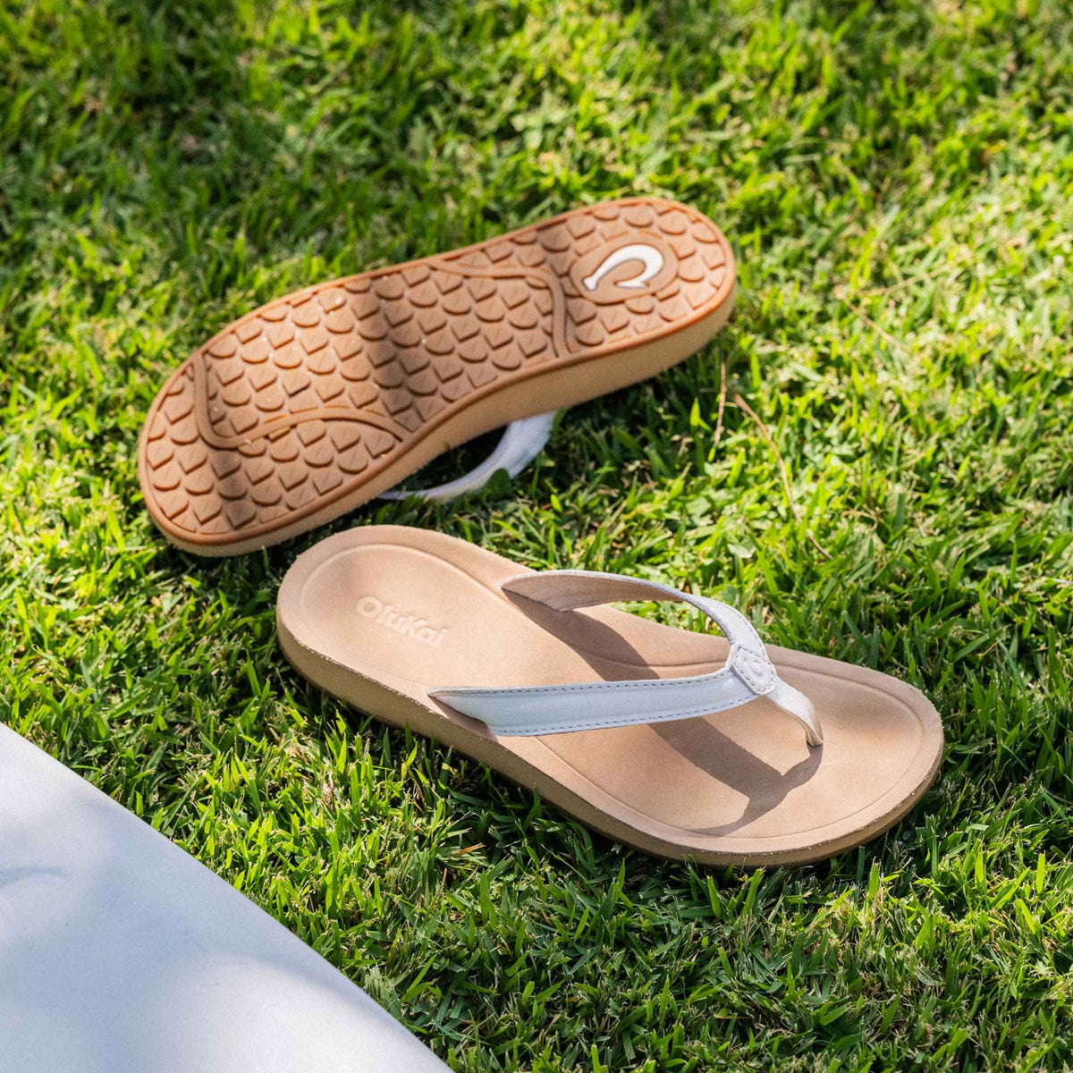 OluKai Southshore - Bright White / Warm Sand