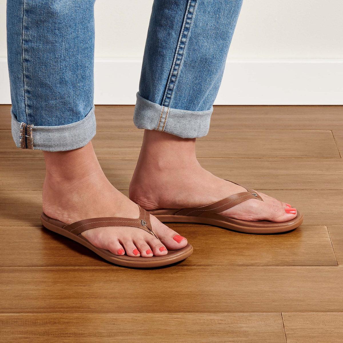 OluKai Honu Women’s Leather Beach Sandals - Tan
