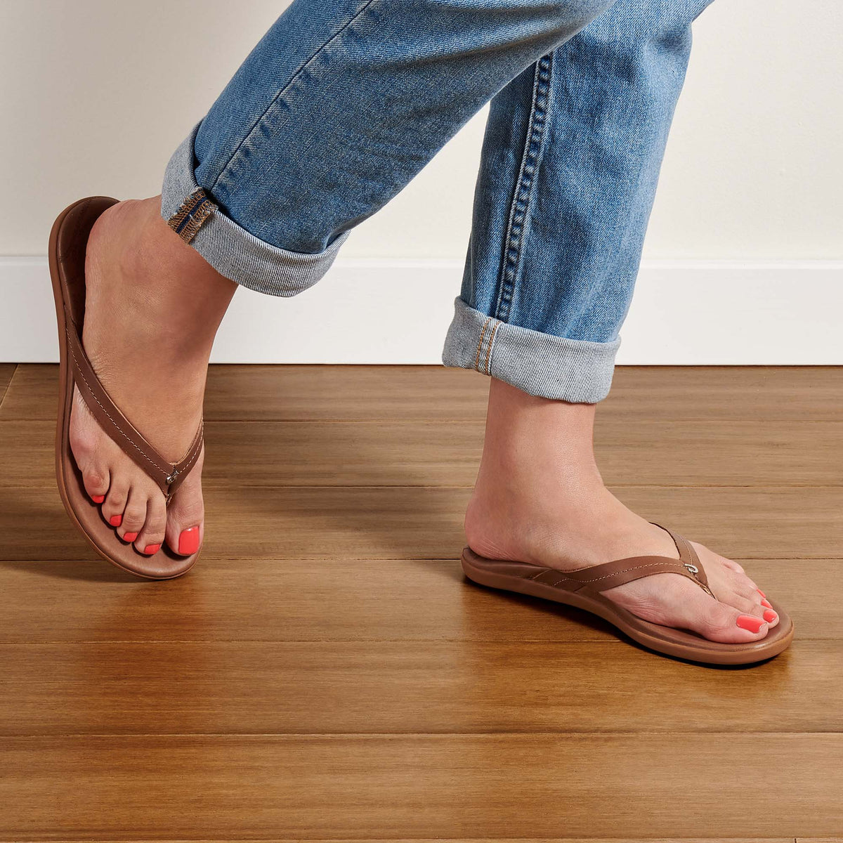OluKai Honu Women’s Leather Beach Sandals - Tan