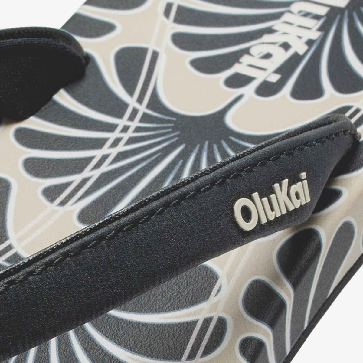 OluKai ‘Uiki - Black / Pa‘i
