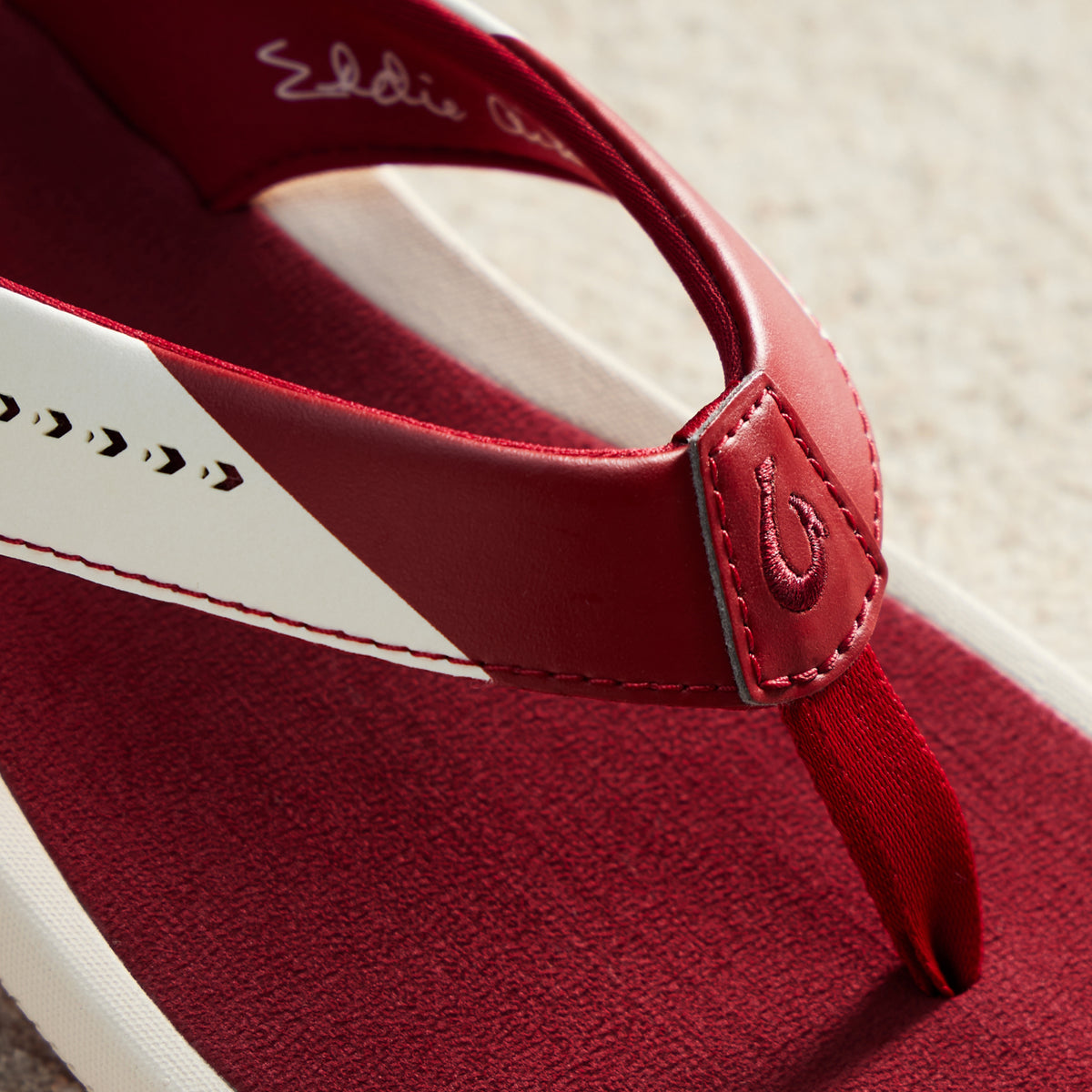 OluKai Ulele - Off White / Deep Red