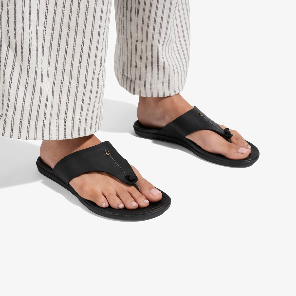 OluKai Hoʻopio Mele - Black / Black