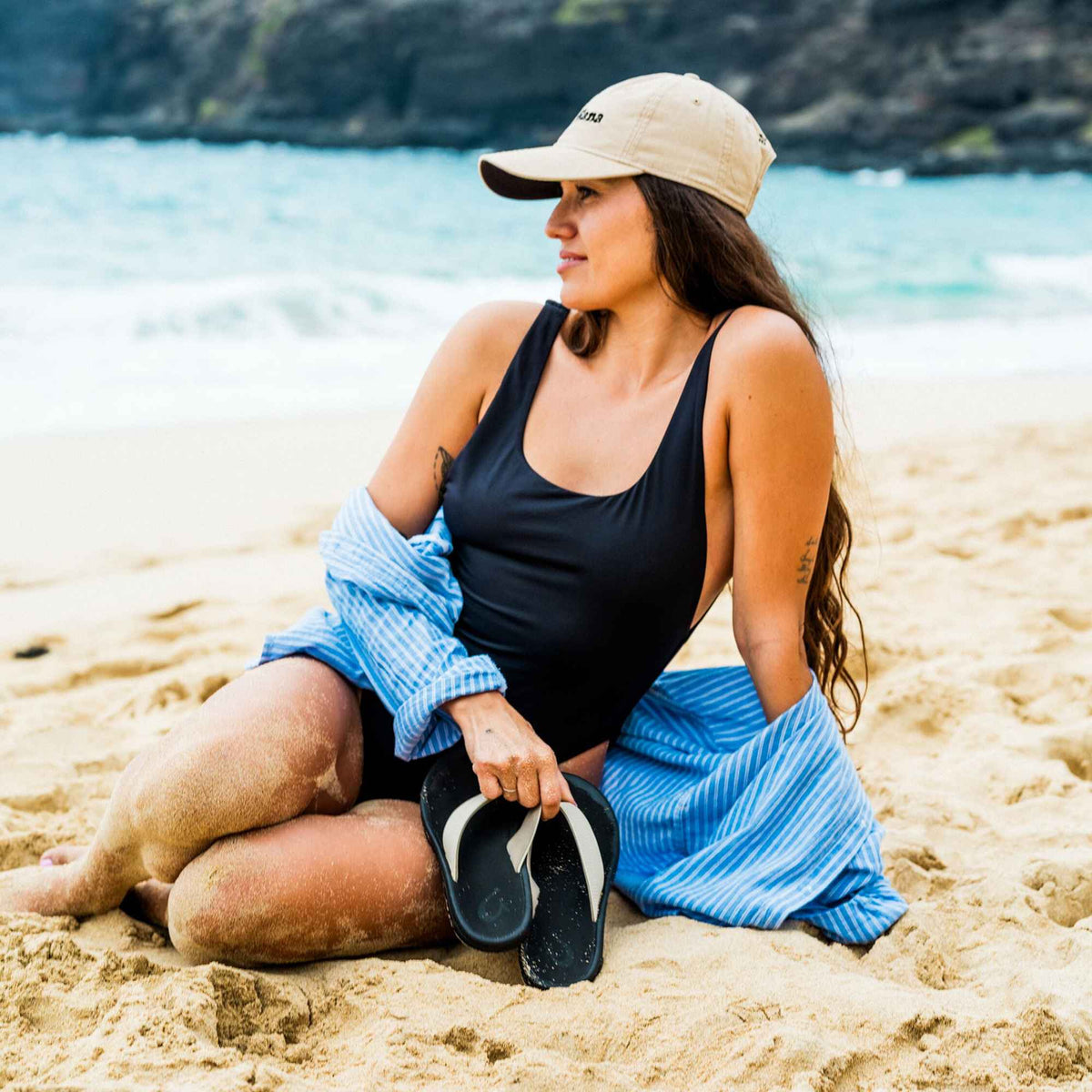OluKai ‘Ohana - Ecru / Black