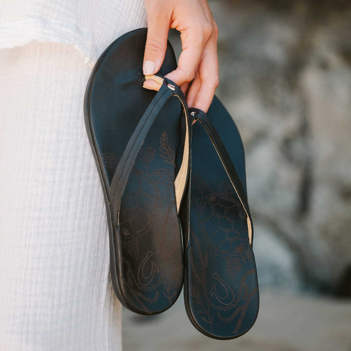 OluKai Honu Women’s Leather Beach Sandals - Black