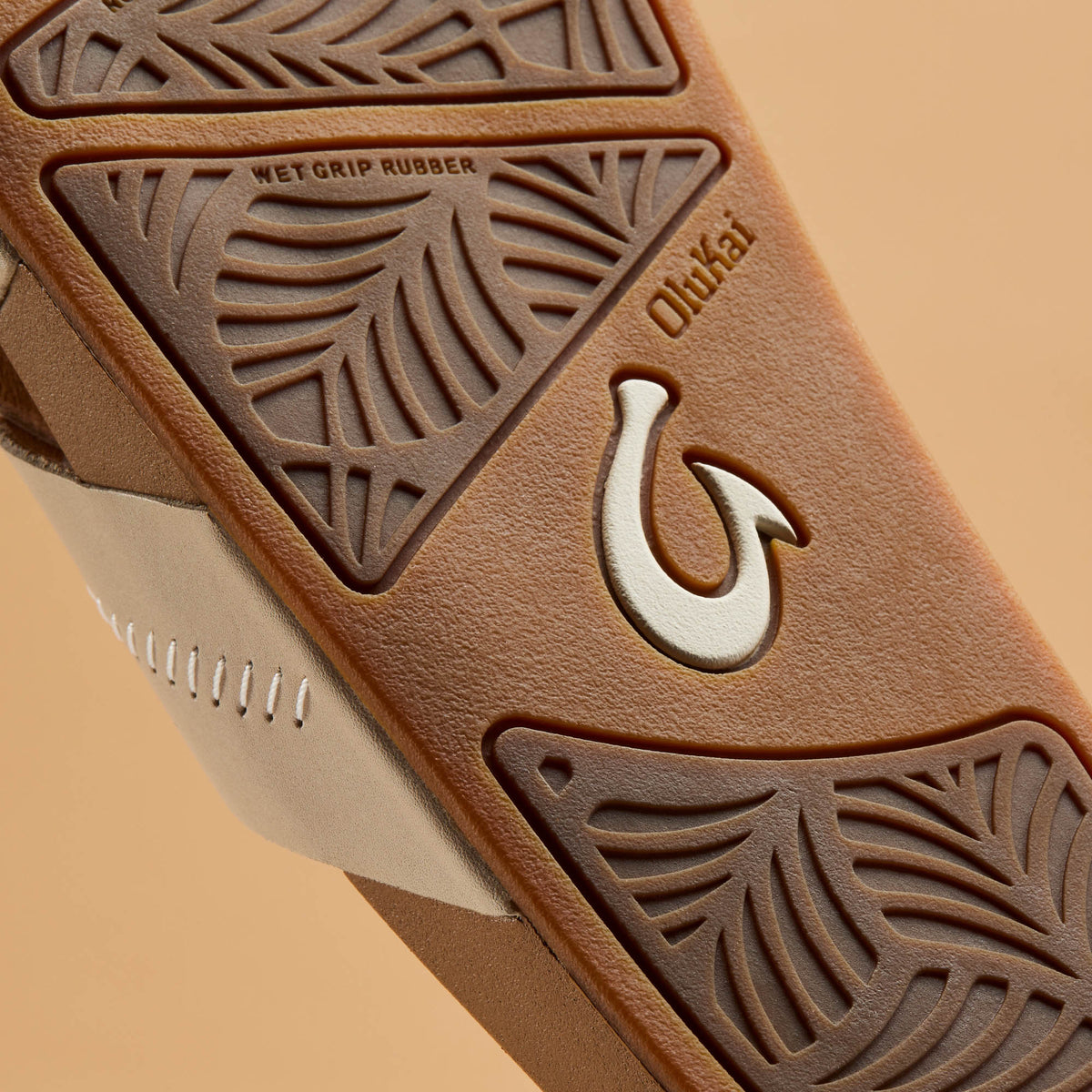 OluKai Kipe‘a ‘Olu Women‘s Slide Sandals - Puka / Tan