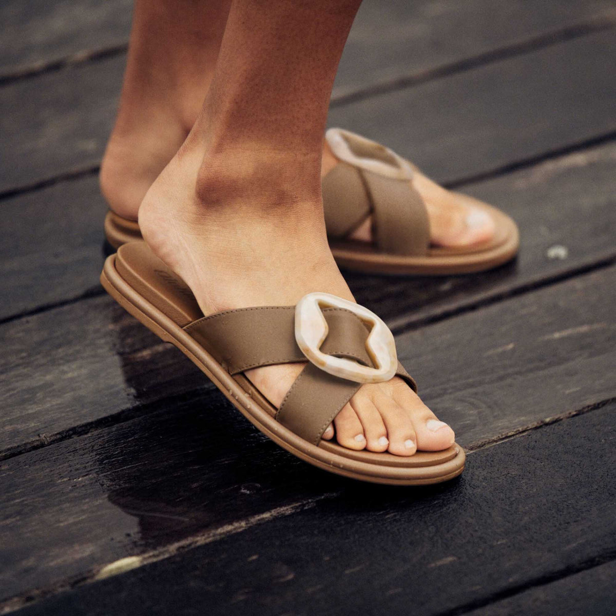 OluKai La‘i Slide Women’s Slide Beach Sandals - Tan