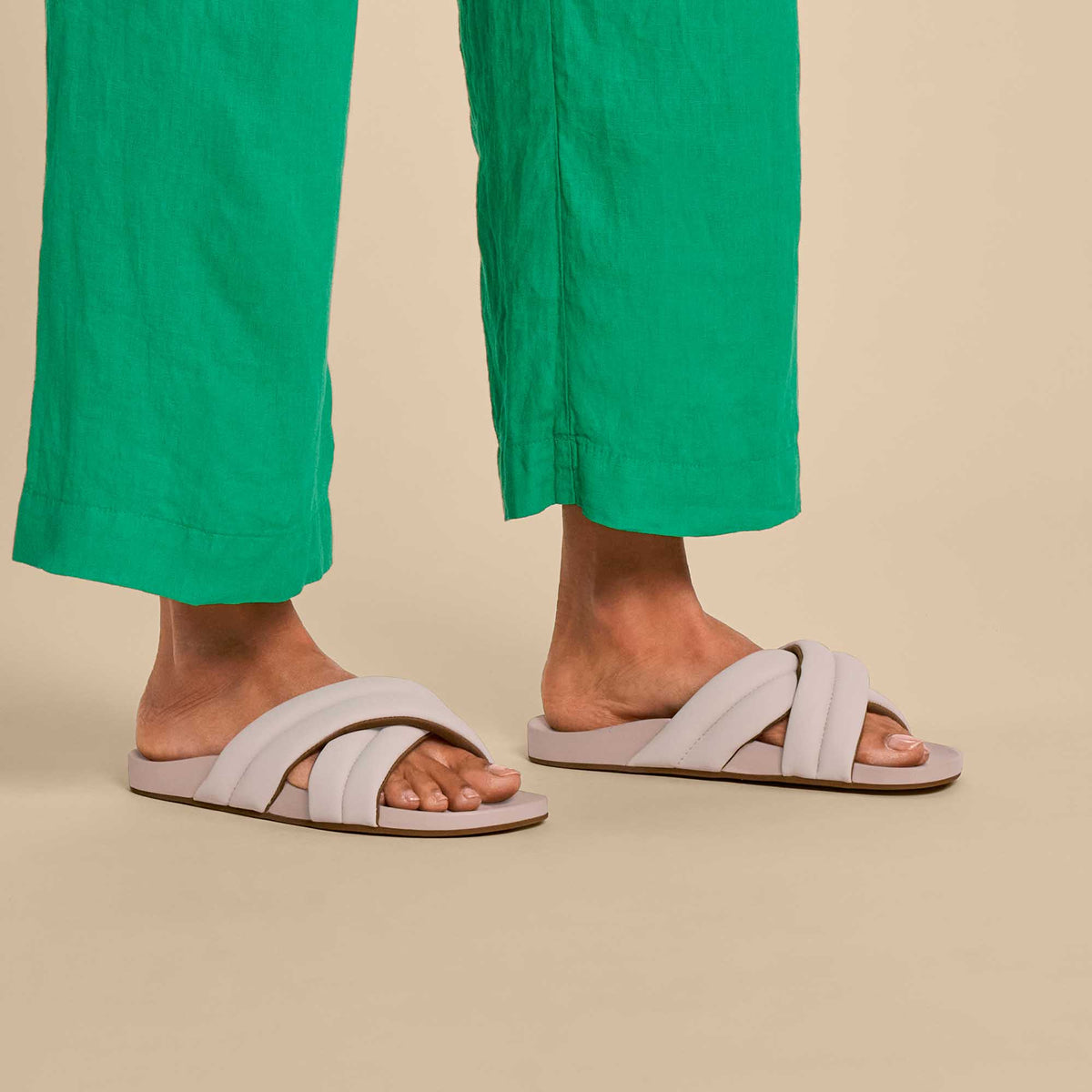 OluKai Hila Women’s Beach Slide Sandals - Cloudy