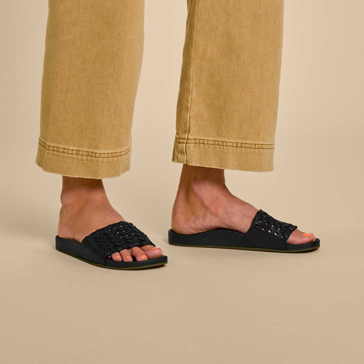 OluKai Kāmola Women’s Leather Slide Sandals - Black