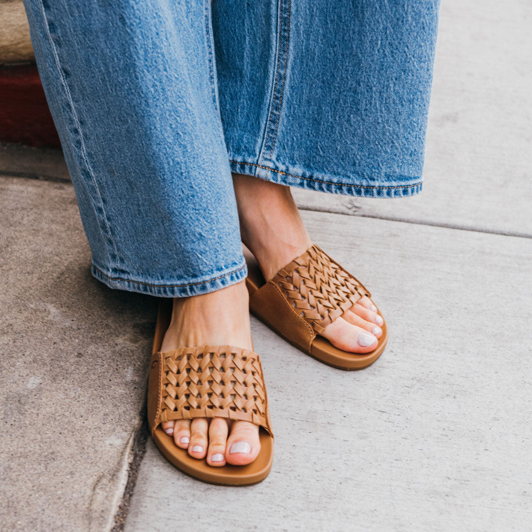 OluKai Kāmola Women’s Leather Slide Sandals - Tan