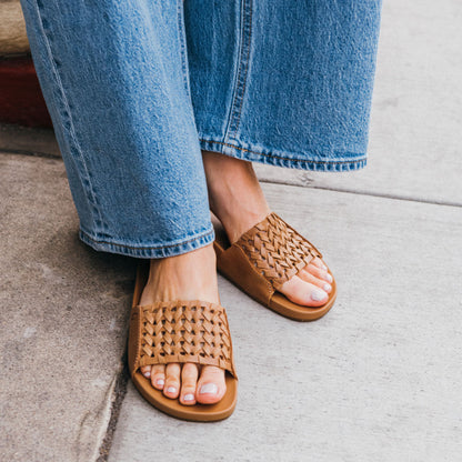 OluKai Kāmola Women’s Leather Slide Sandals - Tan