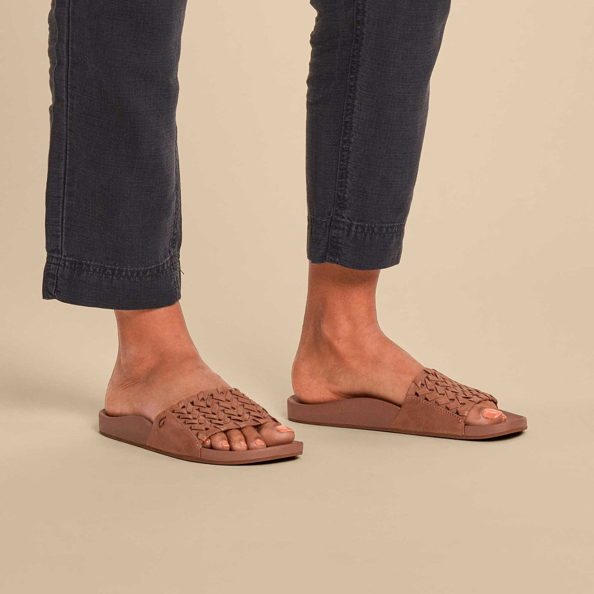 OluKai Kāmola Women’s Leather Slide Sandals - Tan