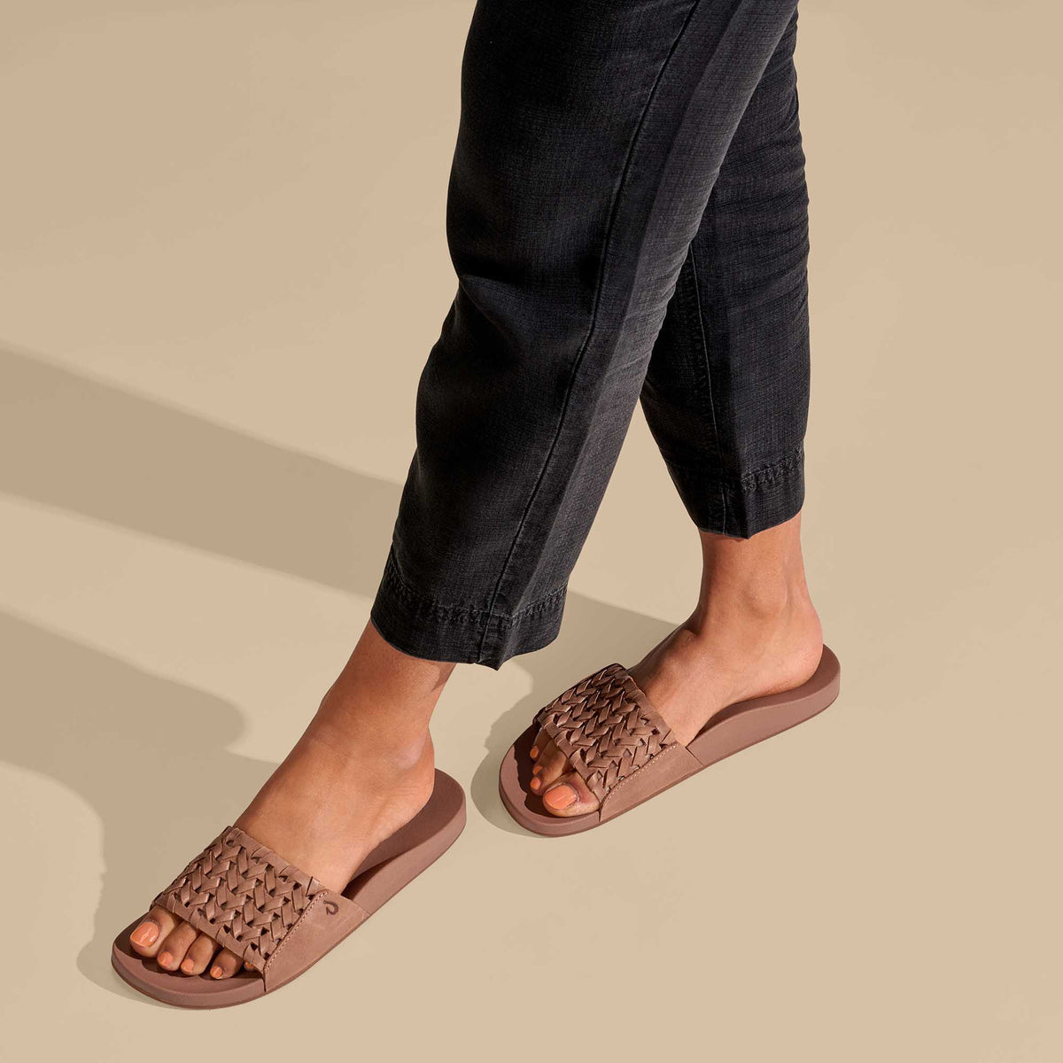 OluKai Kāmola Women’s Leather Slide Sandals - Tan
