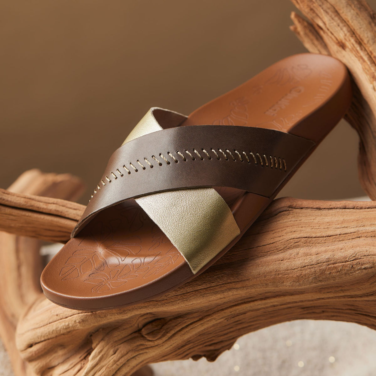 OluKai Kīpe‘a ‘Olu - Wheat Gold / Toffee