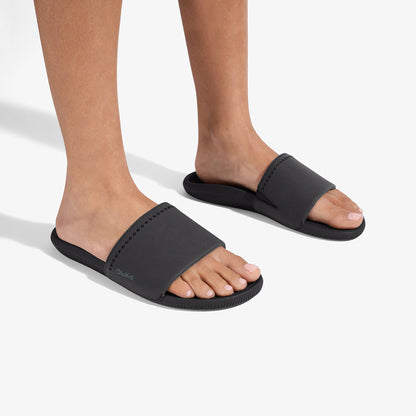 OluKai Ulele Slide - Black / Black