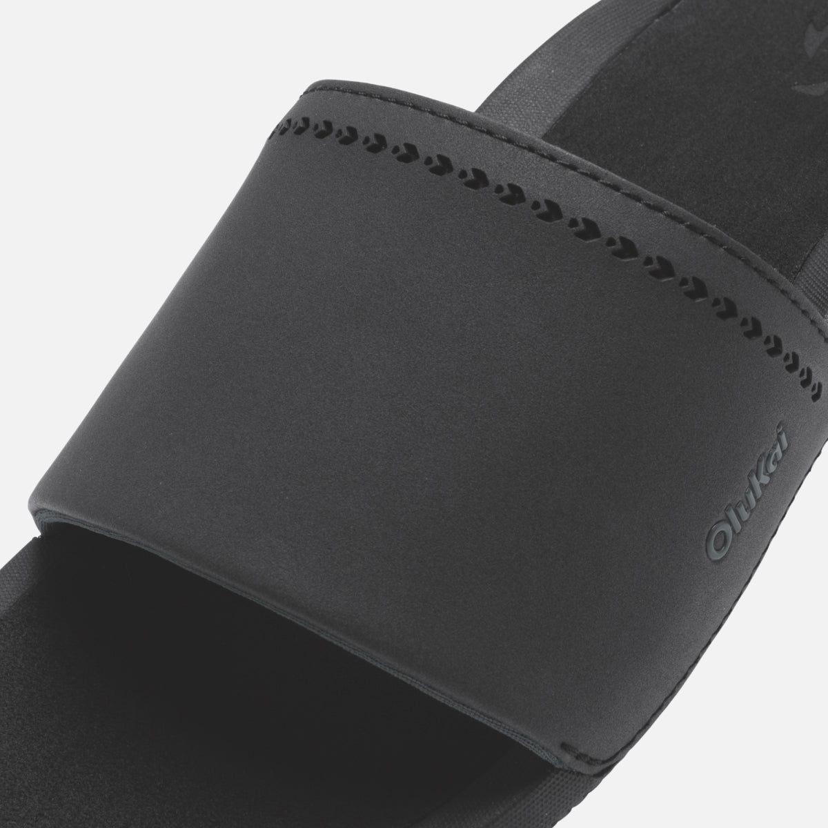 OluKai Ulele Slide - Black / Black