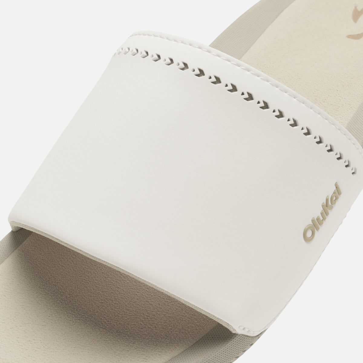 OluKai Ulele Slide - Bright White / Tapa