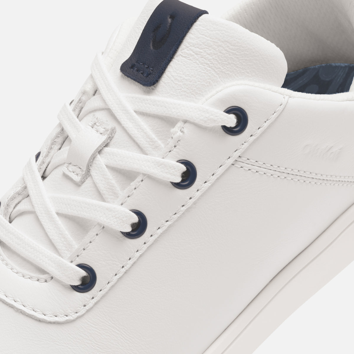 OluKai Puakea - Bright White / Trench Blue